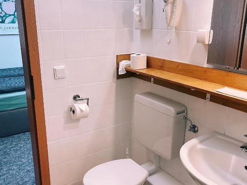 2F4CB155CAC4B9B5BF743506D83CE9D4