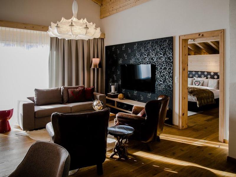 2FC06784601F7E8C6BAA6FD50C0935EA