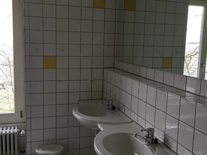 215FB49A462B3D3047892D695ED7F63B