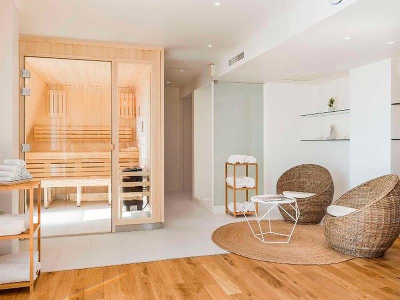 438C42524CF10BA2746E4C65832D8D13