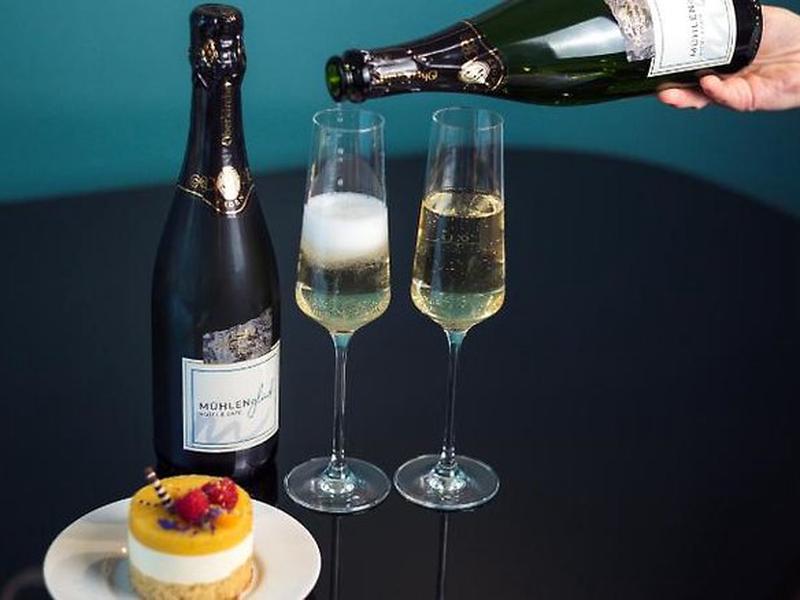 21C5F35FA235E5BA5B867295E4725876