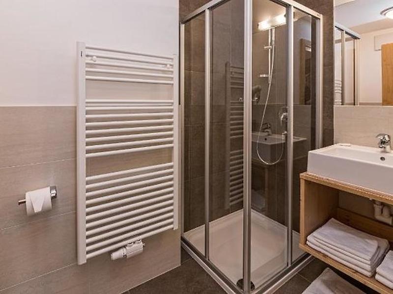 24CC59854E0F03901562A5B44DD67B6E