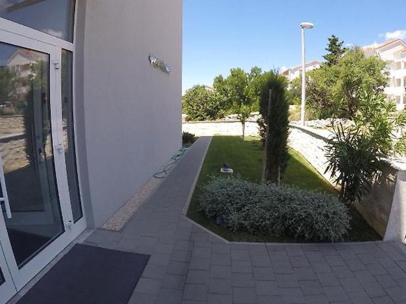 FBCA7F181A524D04A1322FE93FC98908