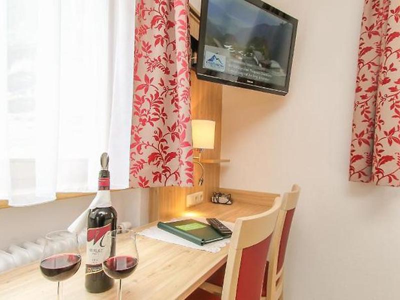 8B13270F1C5924E8CD33A911E168B463