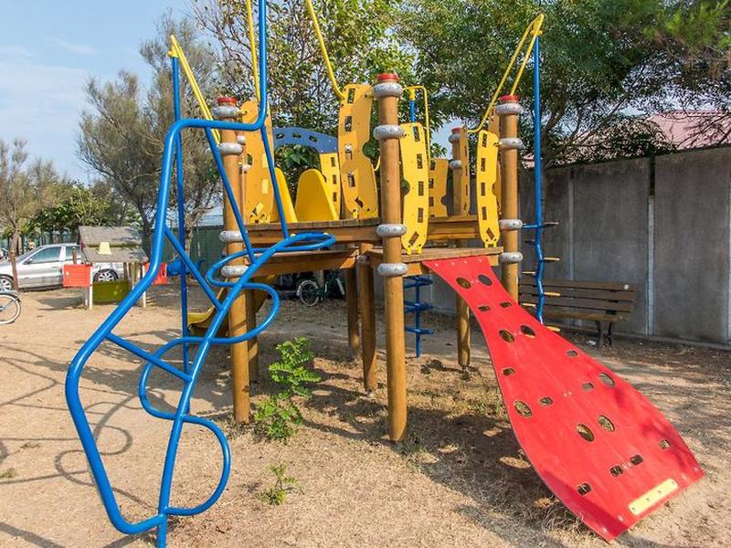 DFC95085582351F2E8F42226E04F5B05