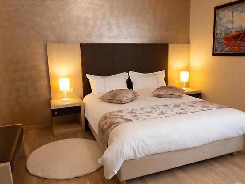 AB0F014FA69E33970EC72F292B5C03F9