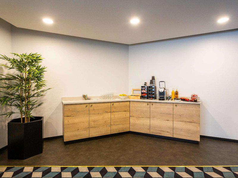 DF04A24CF8C0BC55C3CA9CB956A52B65