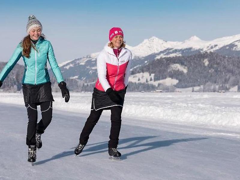 5CF0D8F733F908FFB5D8C27970A71F1E