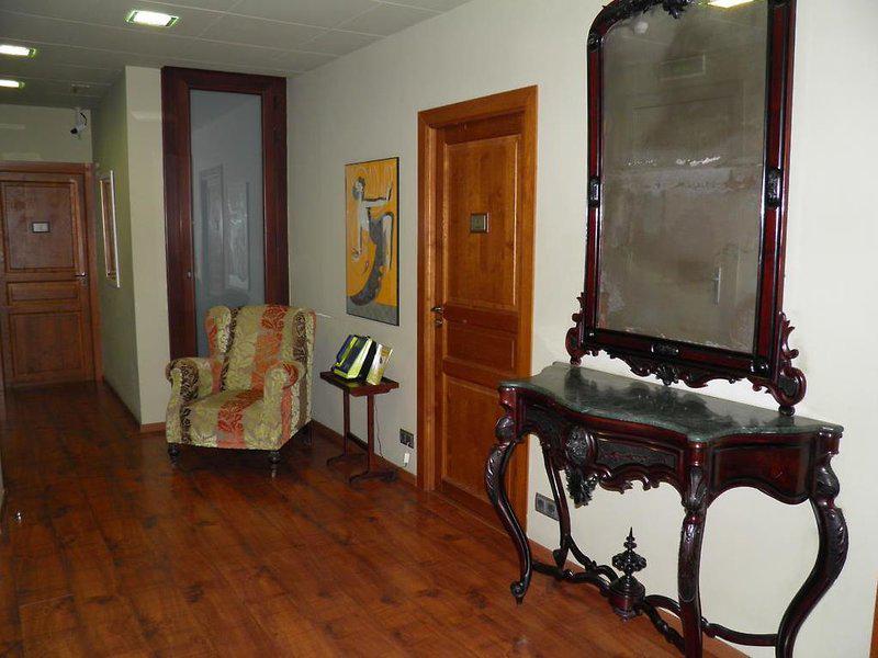 8432AAF200E57C4B3F0370427222C765