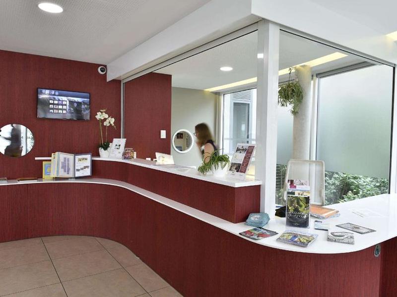 71DD082A2D2148328D10DF8A6F63413D