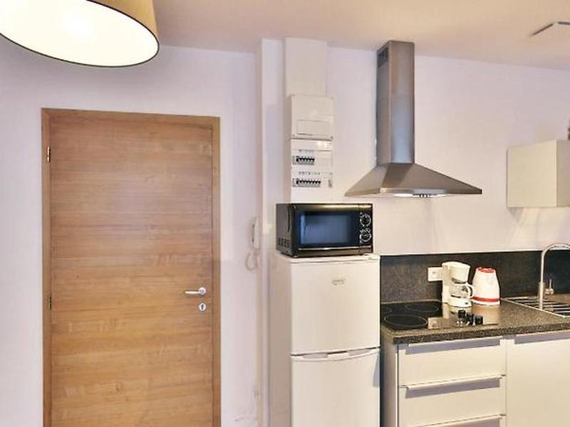 B1D754E7CD98CE32F57F63518060FB40