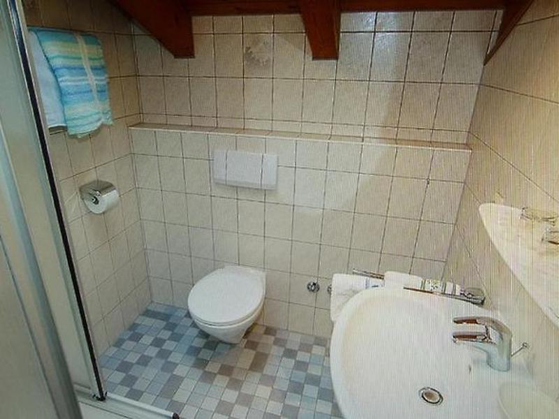 AA3D3FE39E9B9114720440D9C2A12B49