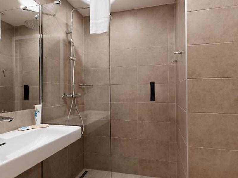 5E0021A964AF269607E3C8B7DF28E27C