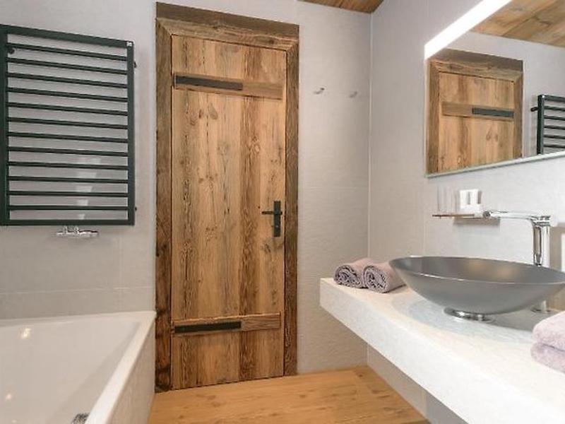 79A4A3B28AD1E4DCCCBAA42F2A49430C