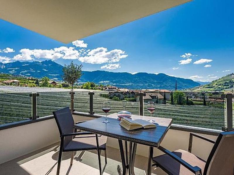 0374A16F97AD79B78141922F23F0EC10