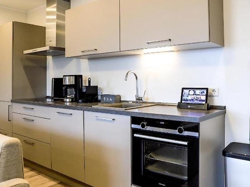 E1B32E8ADFD695400DDCAF8B945E5353