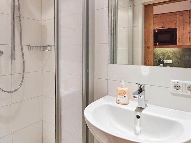 4885B2C4A9F9A0FC4F2CE6DAD7B4A38C