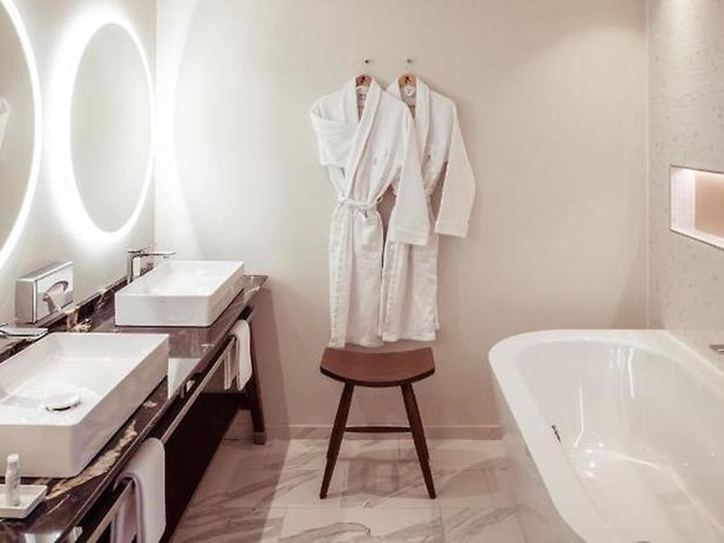 92F207745375AEC571E85D0D6A29A5EB