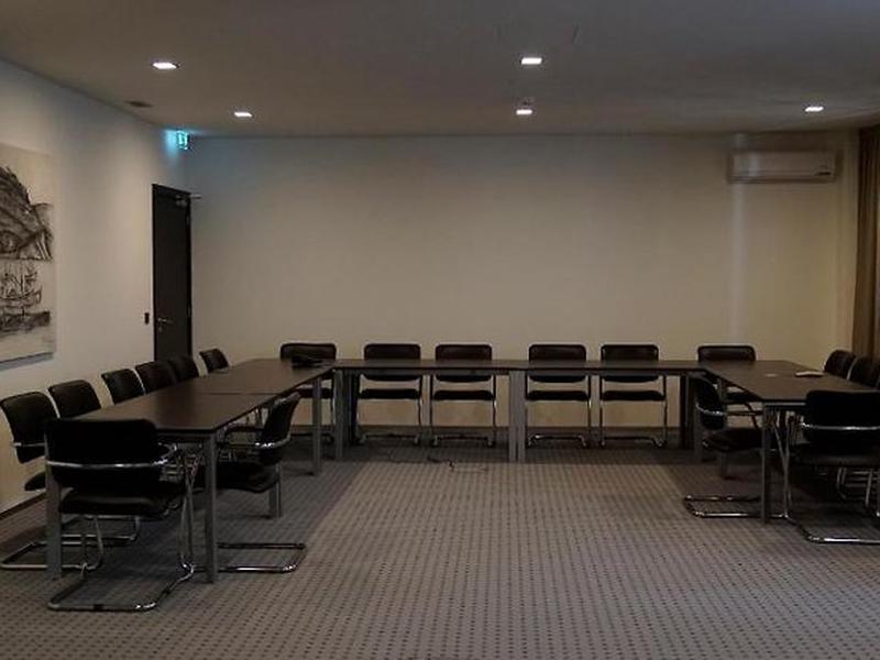 E220A69966A8B9DAD25F72361C4D2CF1