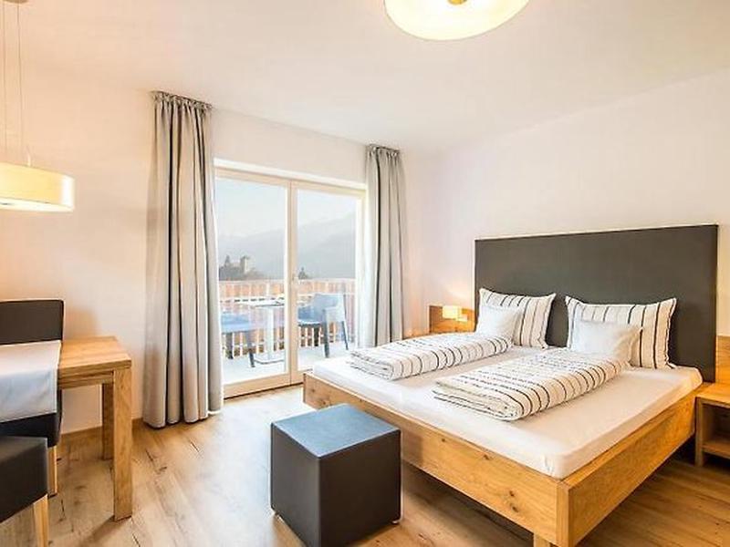 2F4C04535EF48174152828567E24B194