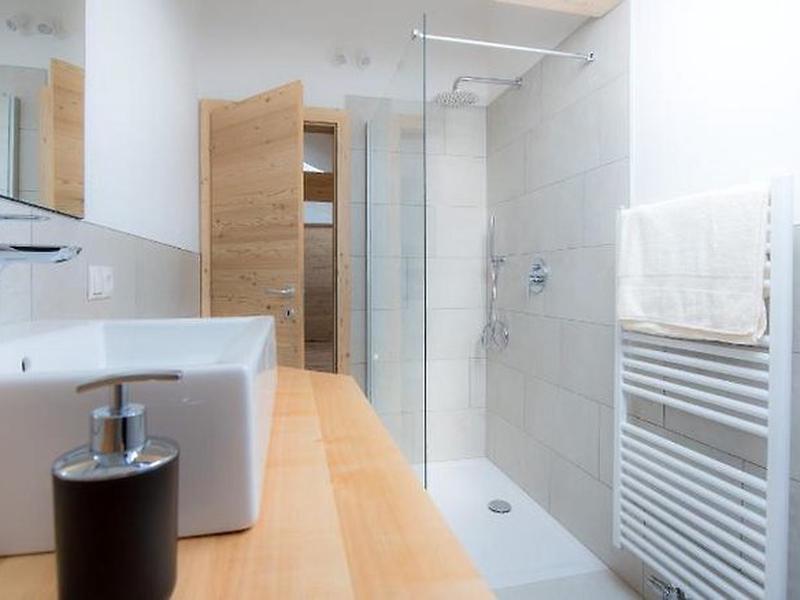 A613364993E4C214F6E5F8E36043B226