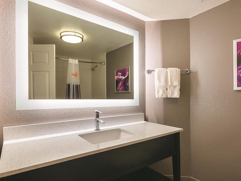 E6C7160CEAC749CD9506080F5F1D70EE