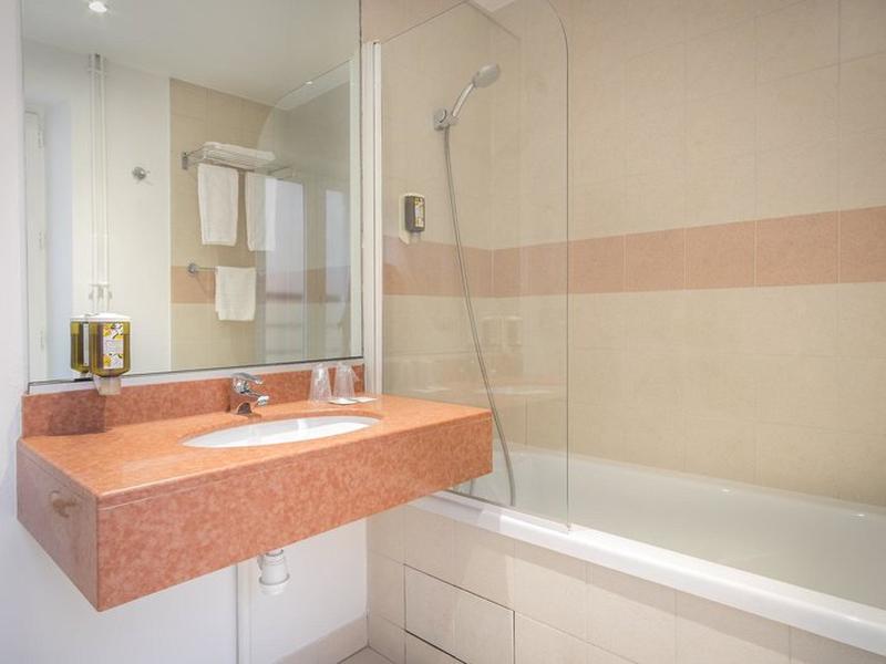 CCC00D18D256AB6B6DB4B79C77941D2B