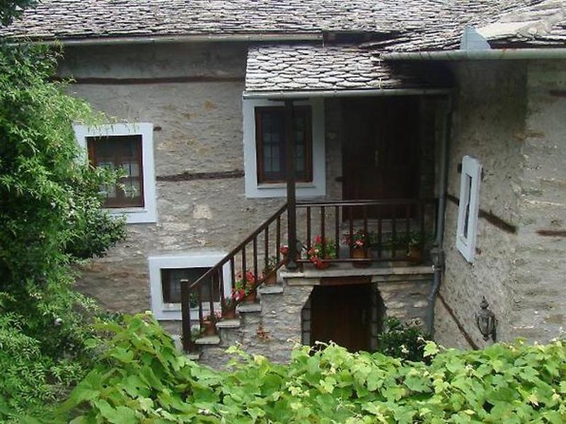 EDC2B4EE4B45719C8C54EA649009BBA9