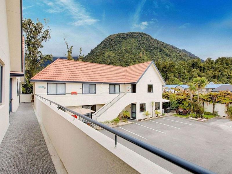 1877D06E71A827D73644096CD4AE556E