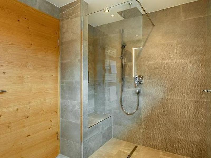 8371027669EDAFDC86A6BAF20D1A854E