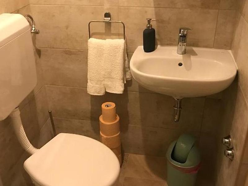 2A9EDCAF832612A86420A4A18F806D69