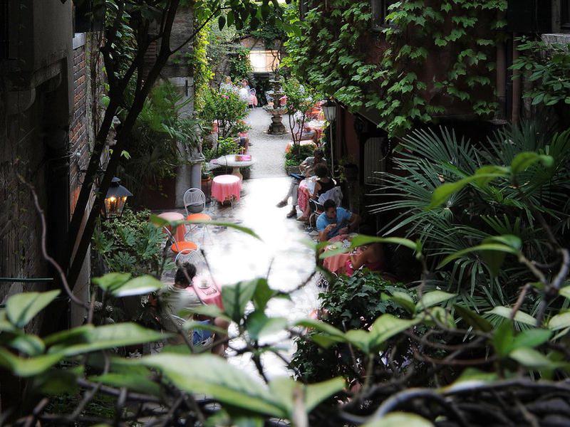 7C6826B7B1828C52744CFAB3824CBFC4