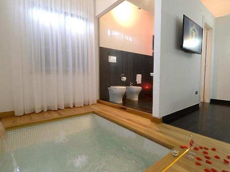 EC98E0AB44A1356C01A1A763D7B9FC8D