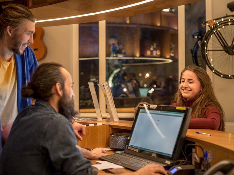 73A6165DC3B9BA2FA73AE1932AB8B27B