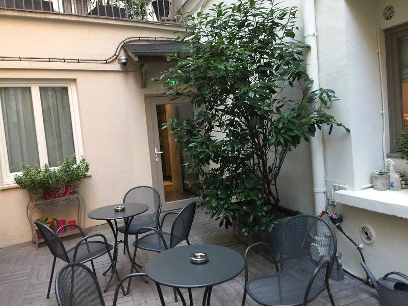 C87FA8BDDA2F5E0EA438C9E1692C49A6