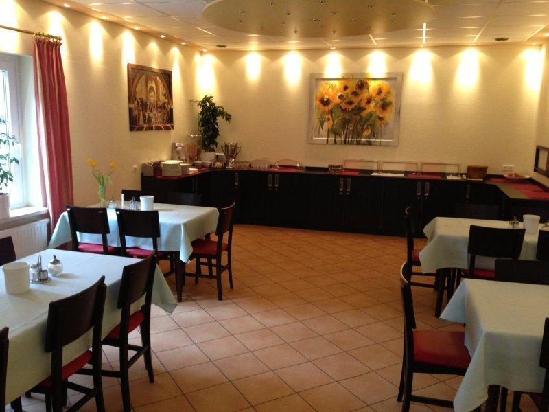 6ADE2D8B39E4D47C2236070F2222FB6A