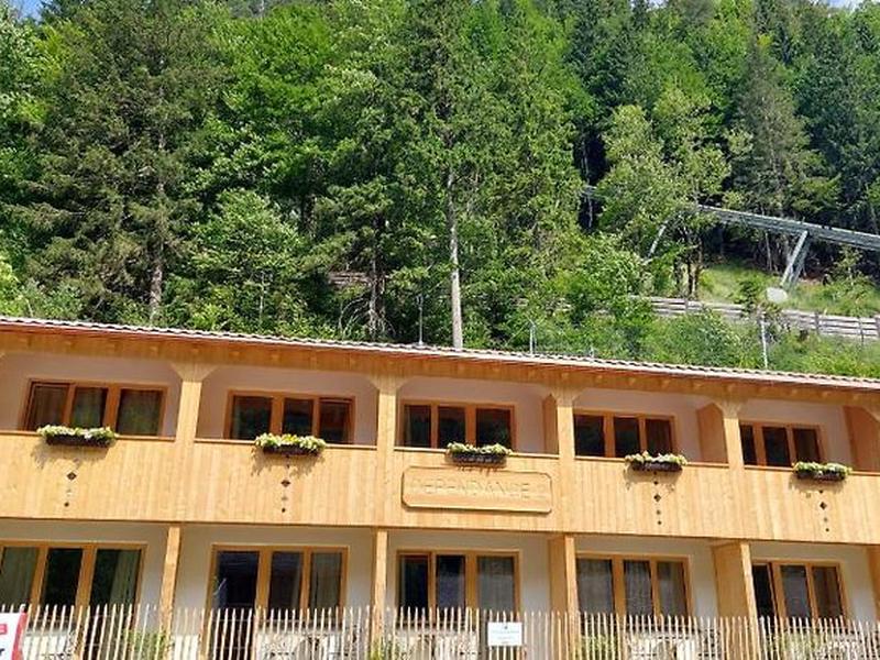 8A35497BF3BA3B59BBAA6CFCBF63D010