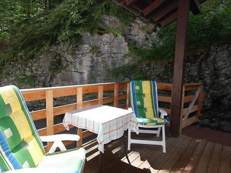 E8D6ECF7BFF6659C1A16E6BB80FEDCE4