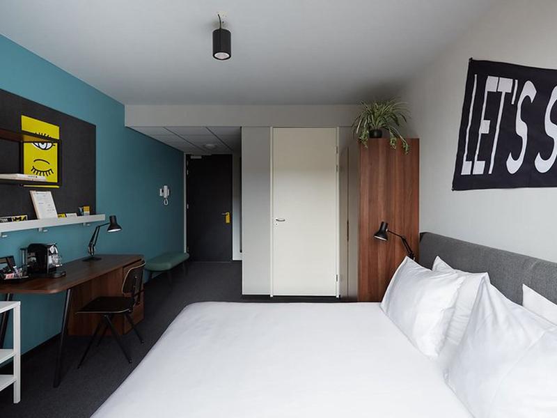 EE557E6EF091DE954E22587A96AEF27F