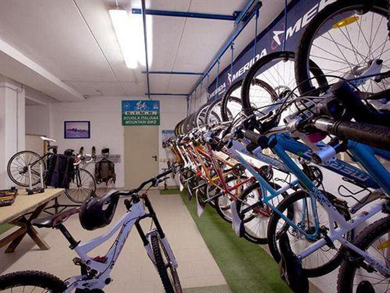 18C80EA728B816EB9DD1C4373D8F5F60