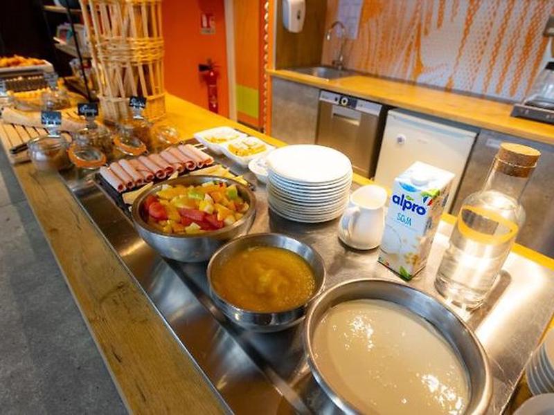 21C1603068545BD184C143F9265E3087