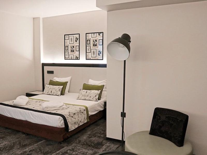 8453047CC111DC79F262A2029BC64C00