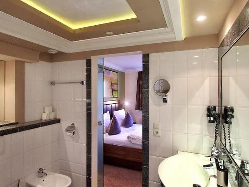 1DC65342E2C0191F3BAD73B8559F1AD1