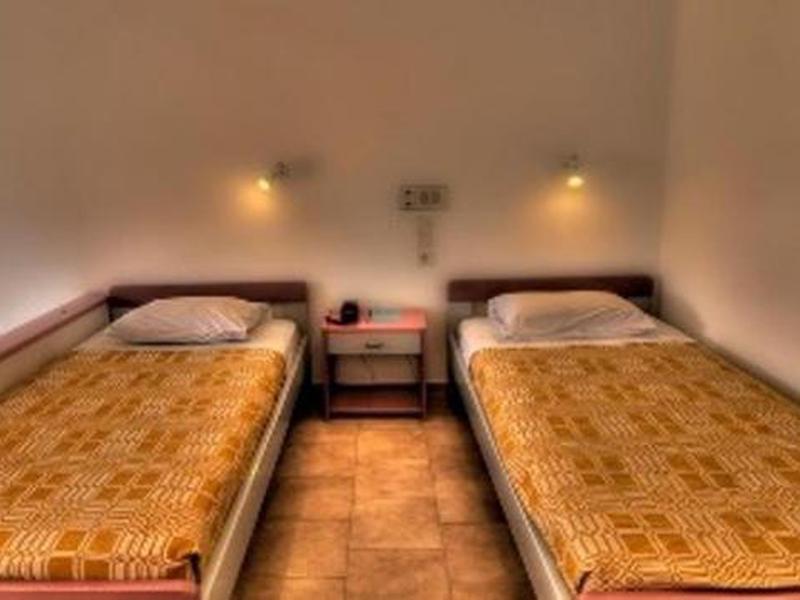 43C0F31B5C7886405514B6417468FDFE