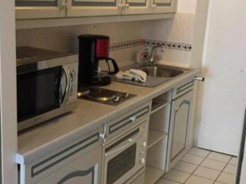 969187F68775C2523A792D24F8A3706C