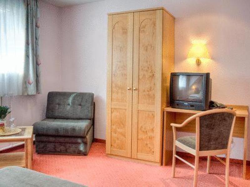 E6EF2A02FD6FA086E33B97BB38C9868A