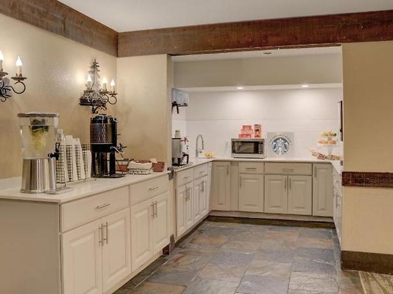 64E136A2886E5483DBB20EEB8B77520F