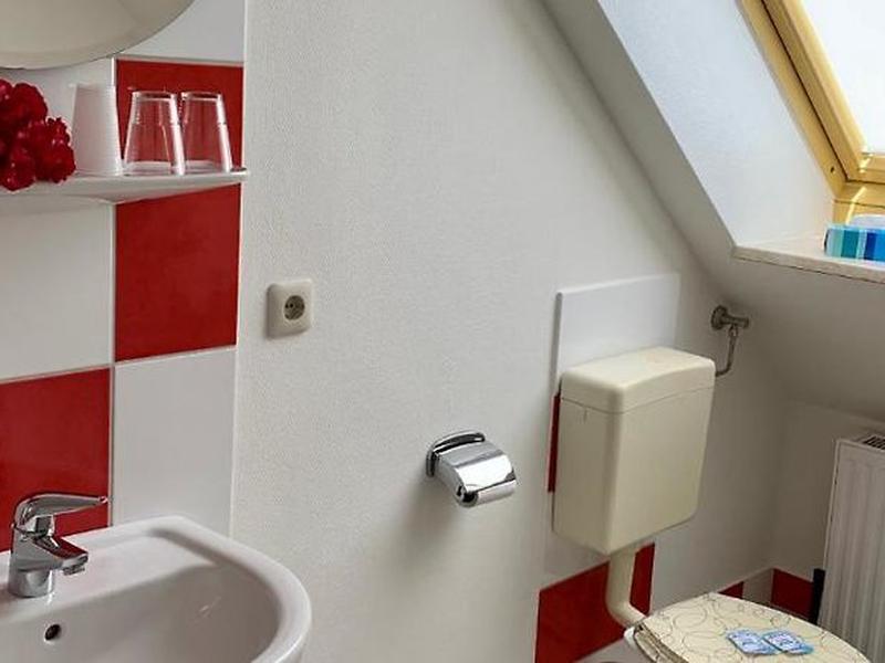 6D3D87DF18F44F700D6C7BDD07A39990