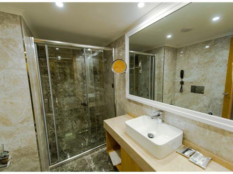 2D705BB16321C125171C2C6A1049124B