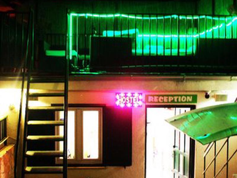 42E0F8FF1D53D498DB5D1124F44E89CA